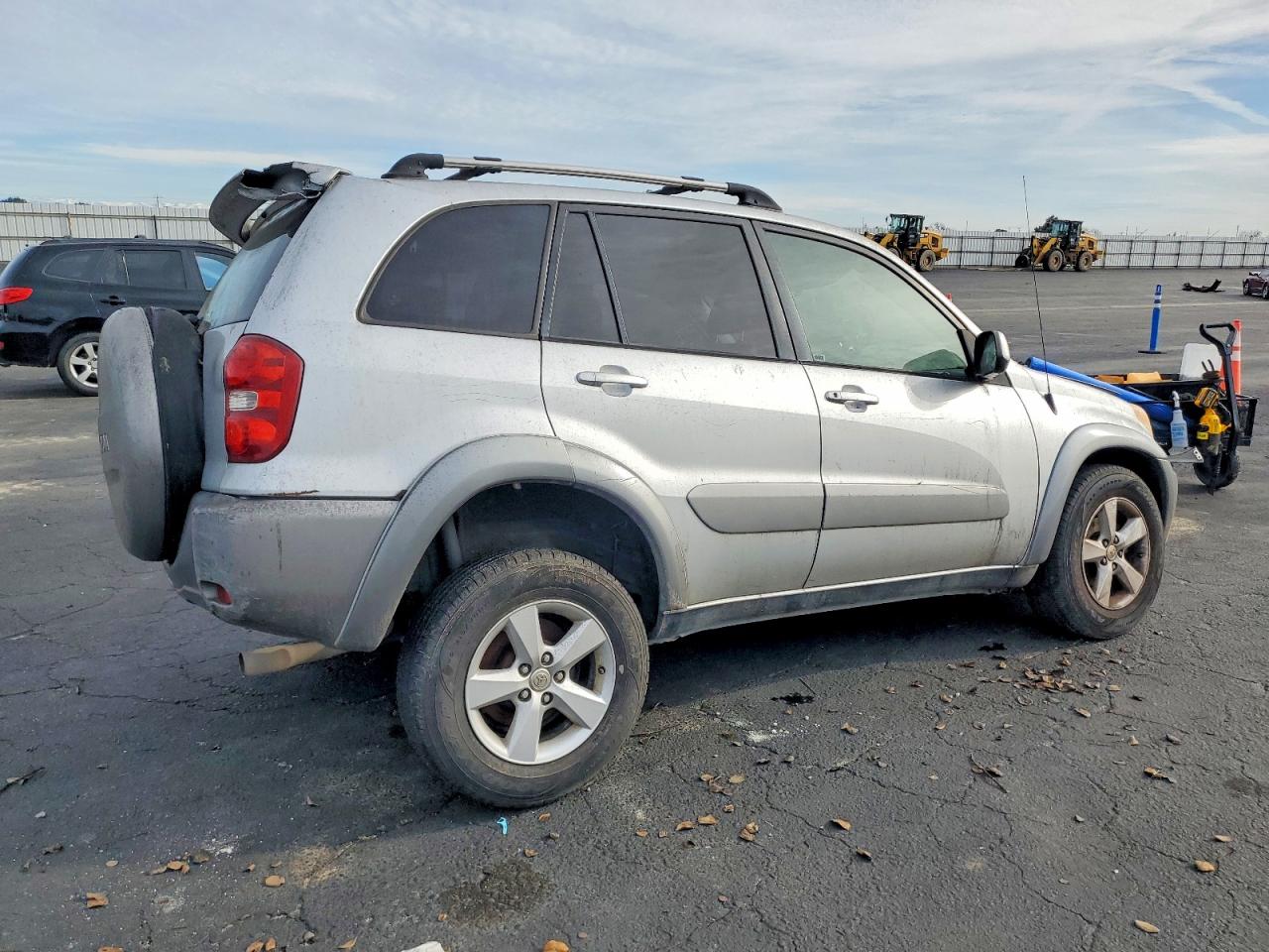 2004 TOYOTA RAV4 photo 3