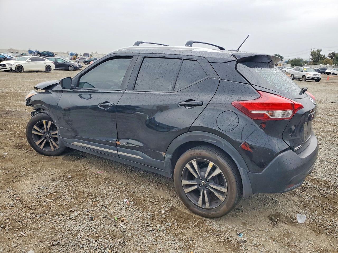 2019 NISSAN KICKS S photo 2