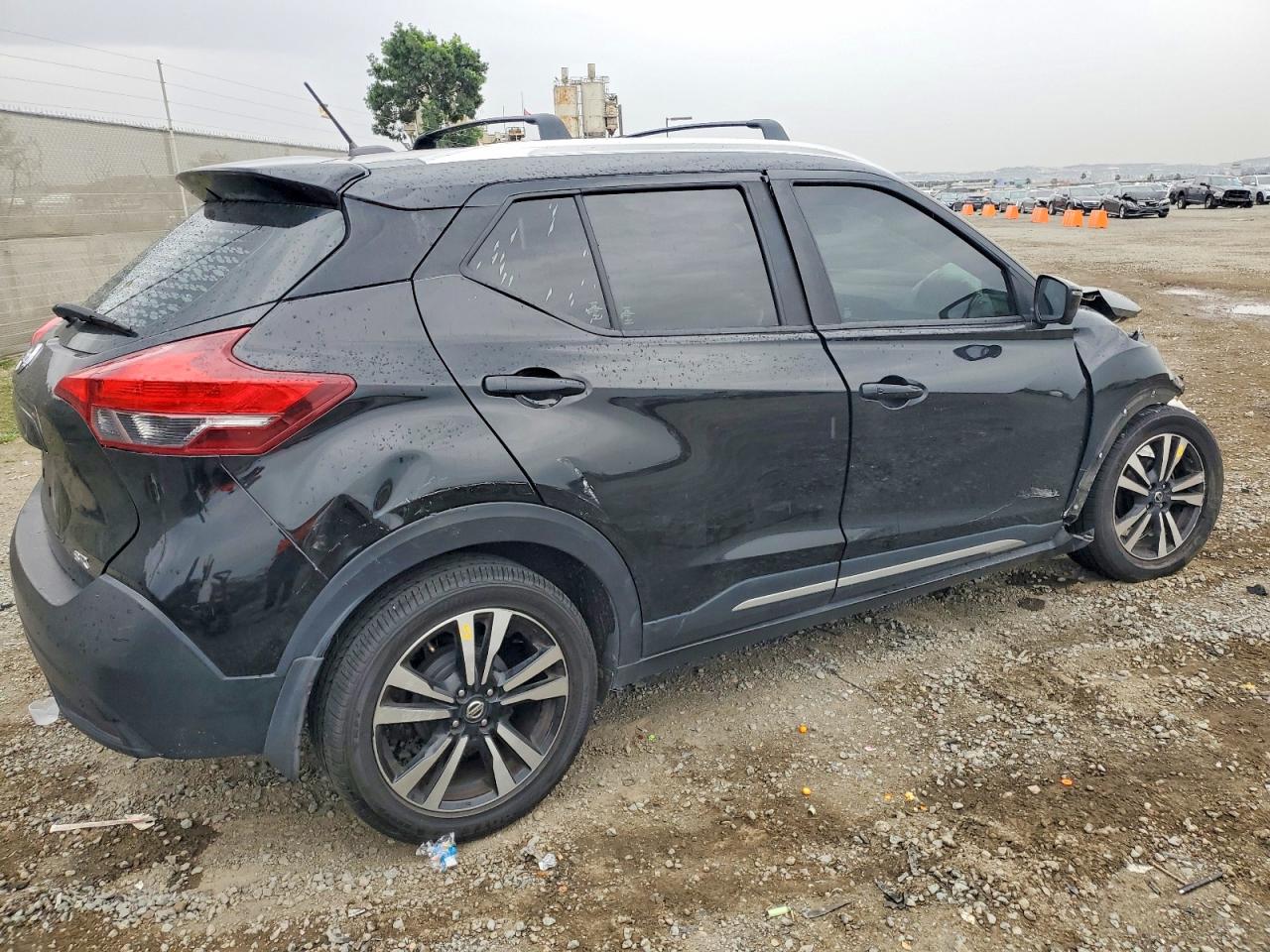 2019 NISSAN KICKS S photo 3