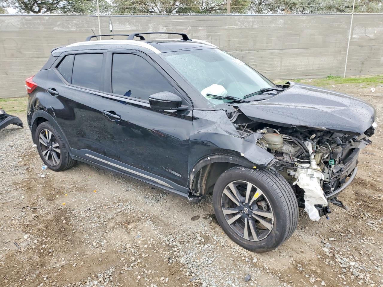 2019 NISSAN KICKS S photo 4