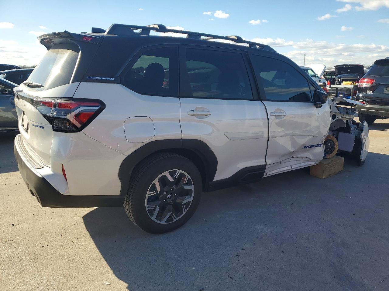 2025 SUBARU FORESTER PREMIUM photo 3