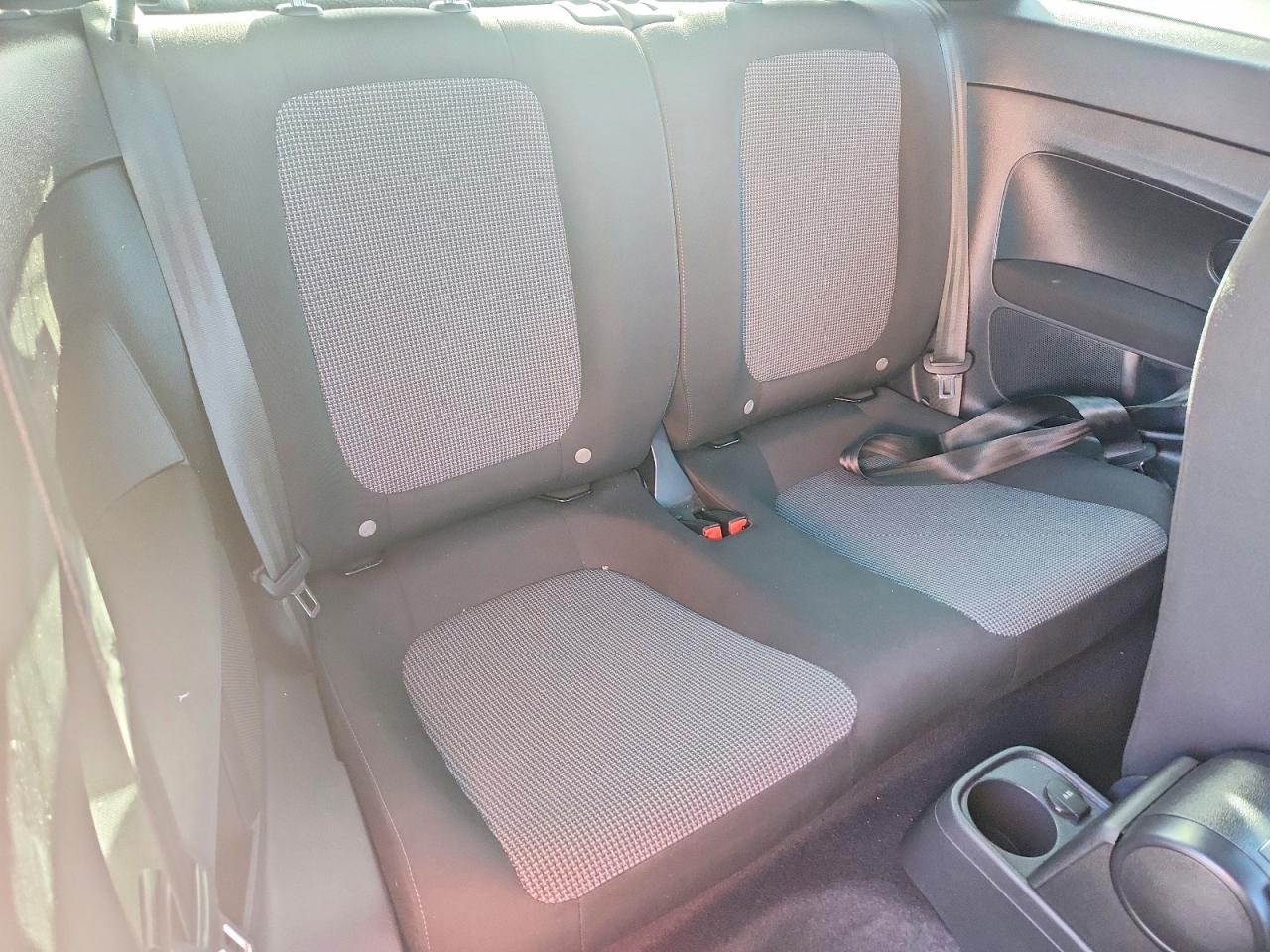 2019 VOLKSWAGEN BEETLE S photo 28