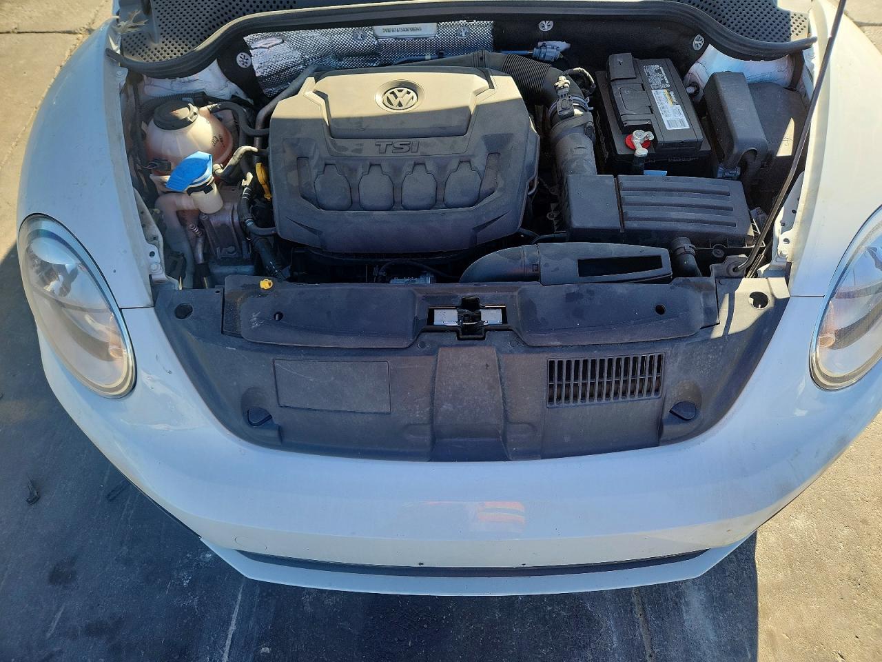 2019 VOLKSWAGEN BEETLE S photo 31