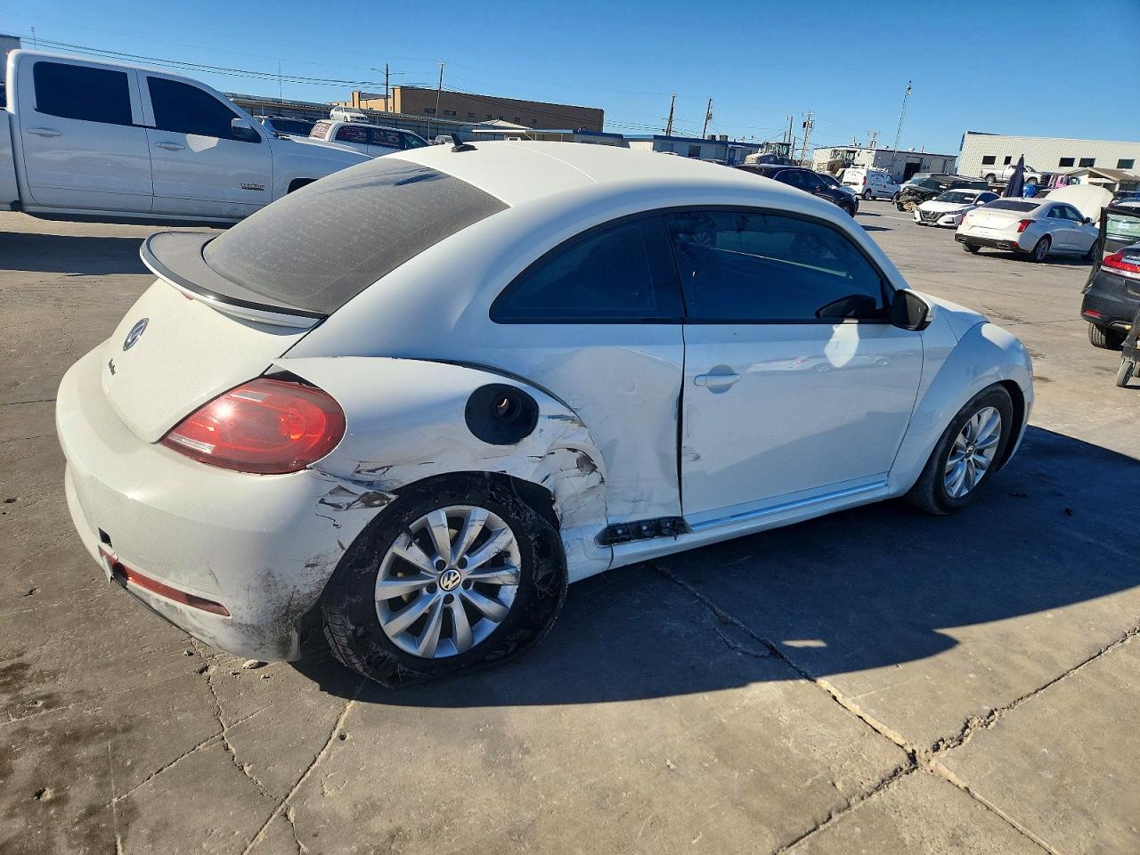 2019 VOLKSWAGEN BEETLE S photo 7