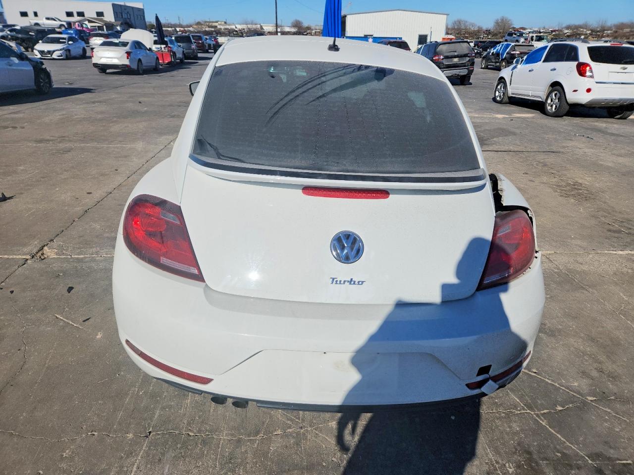 2019 VOLKSWAGEN BEETLE S photo 16