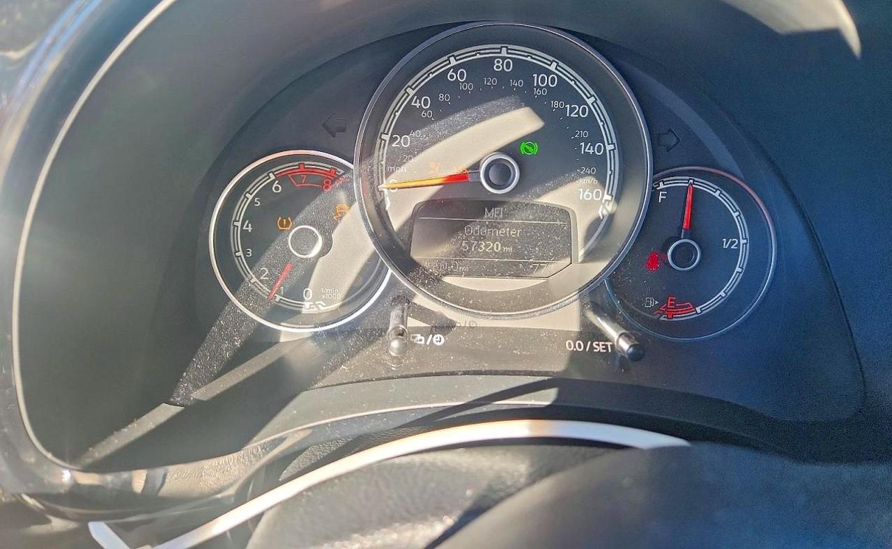 2019 VOLKSWAGEN BEETLE S photo 25