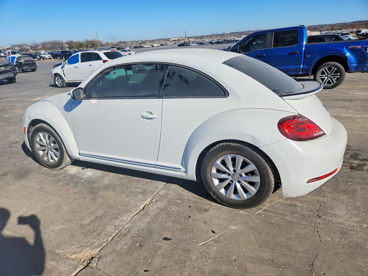 2019 VOLKSWAGEN BEETLE S photo 4