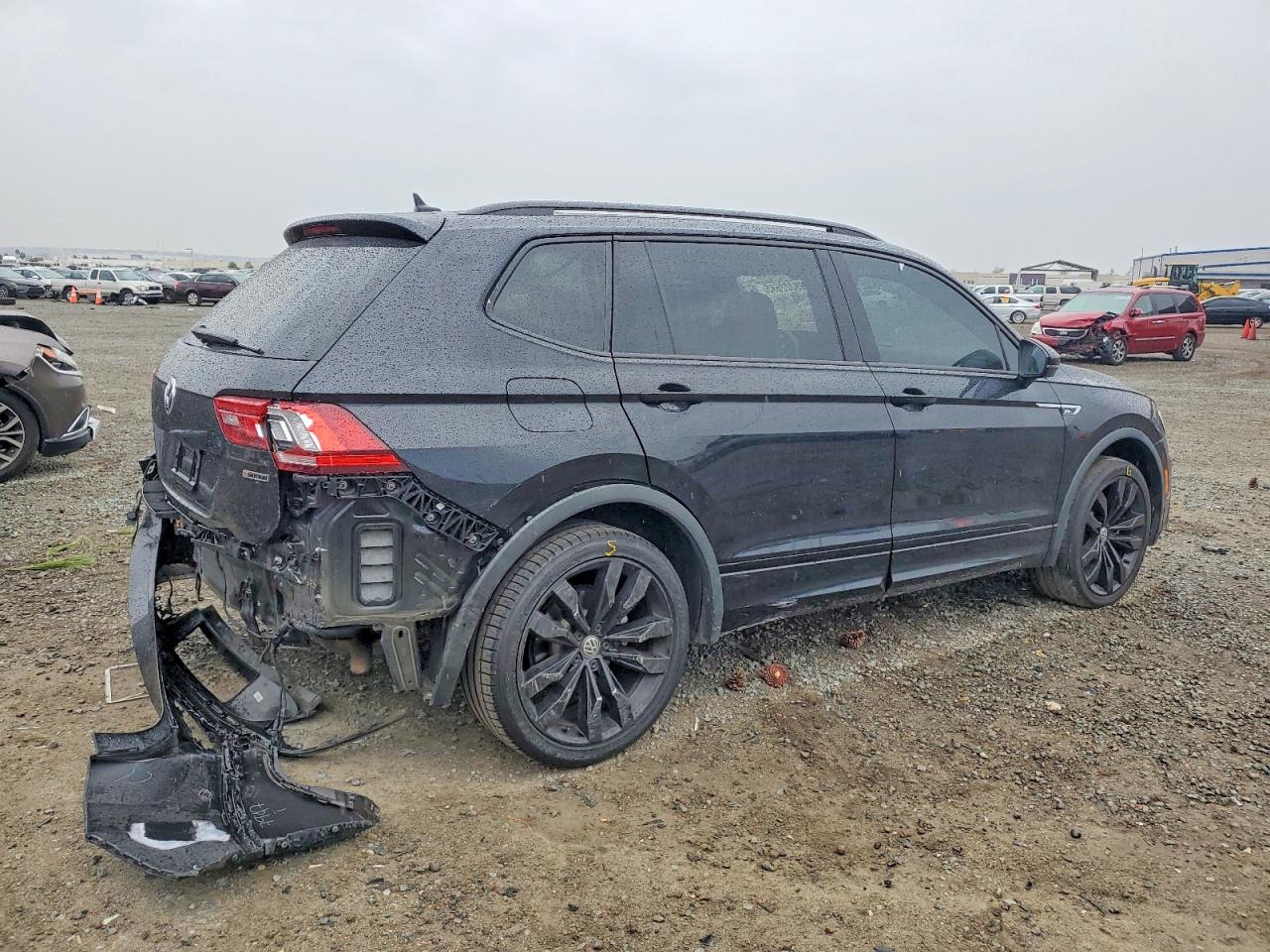 2021 VOLKSWAGEN TIGUAN SE photo 3