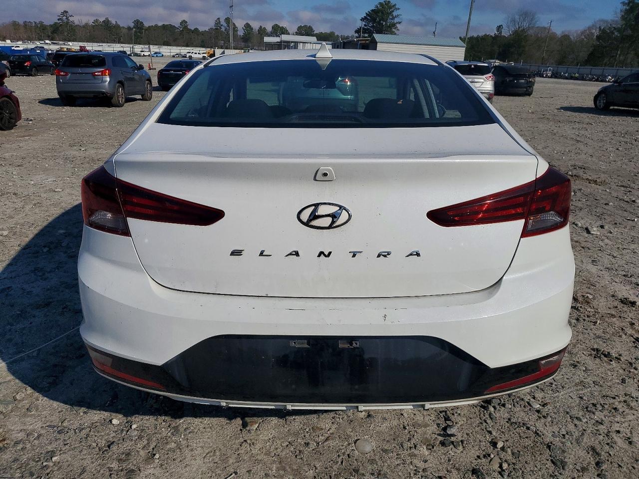 2020 HYUNDAI ELANTRA SEL photo 6