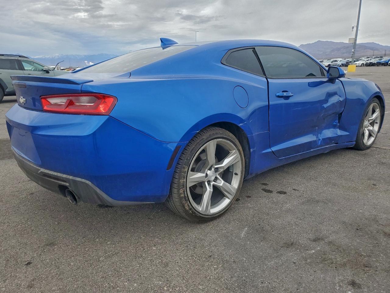 2016 CHEVROLET CAMARO LT photo 3