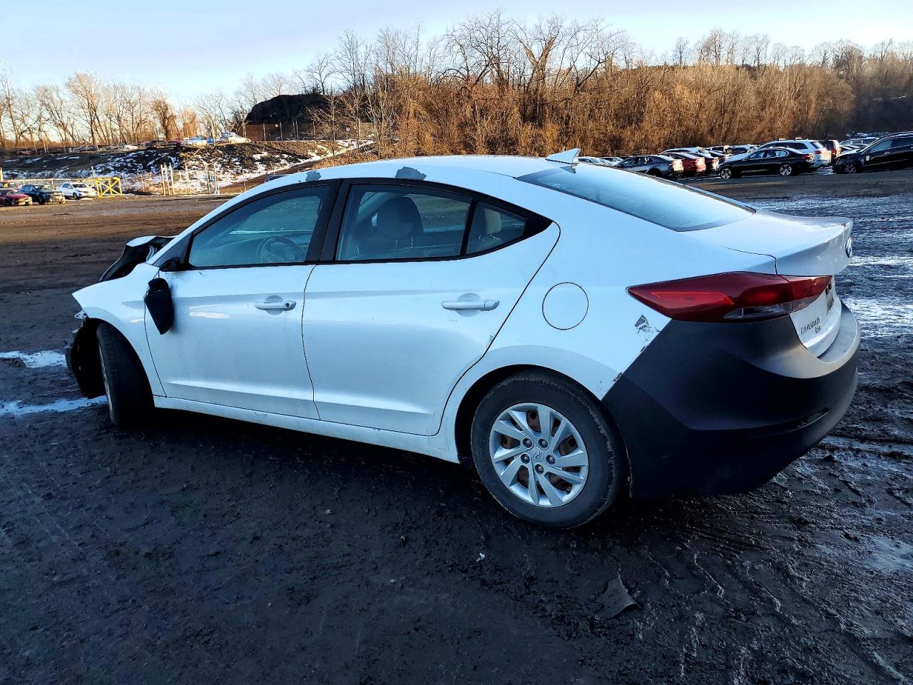 2017 HYUNDAI ELANTRA SE photo 2
