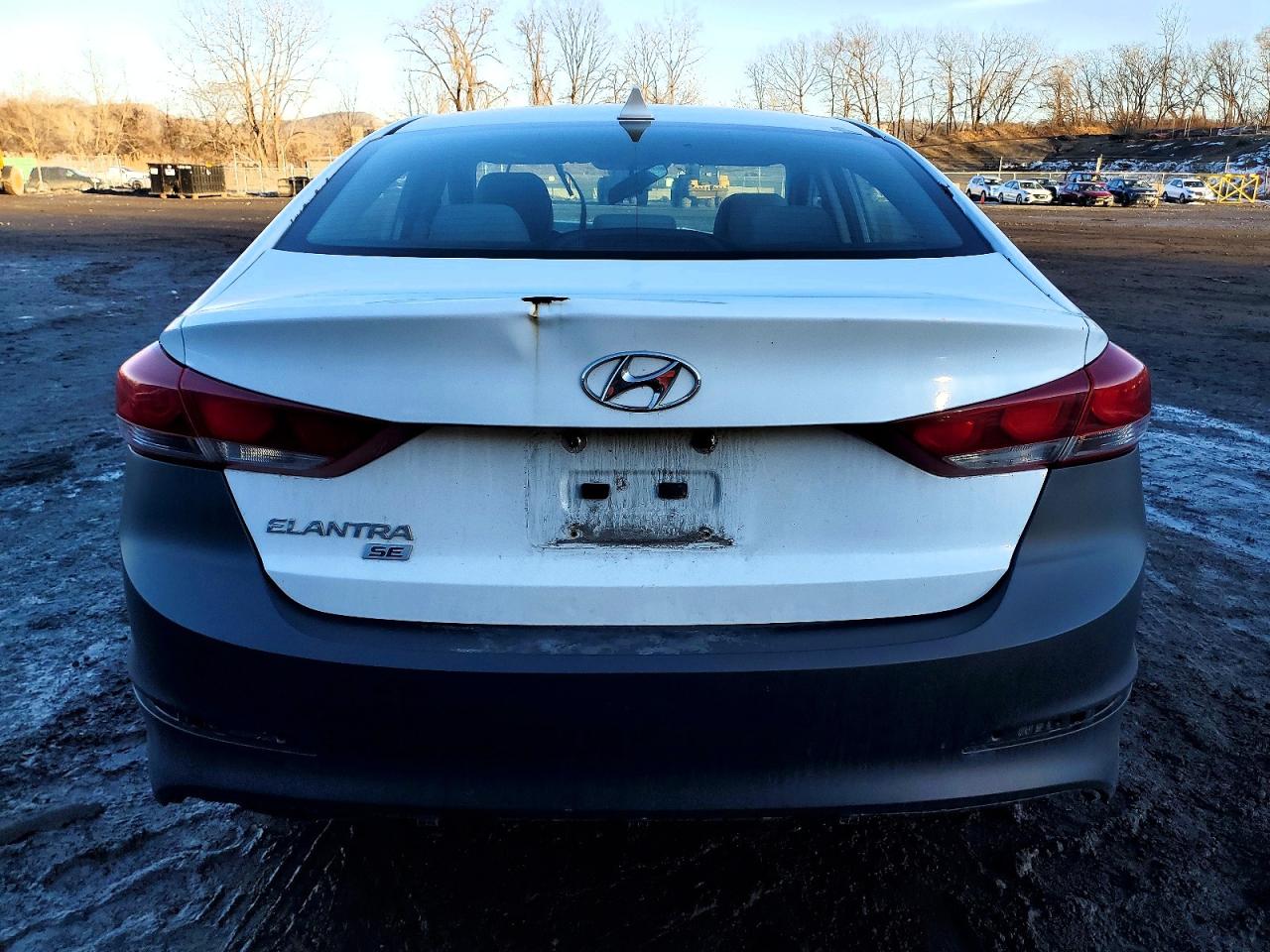 2017 HYUNDAI ELANTRA SE photo 6