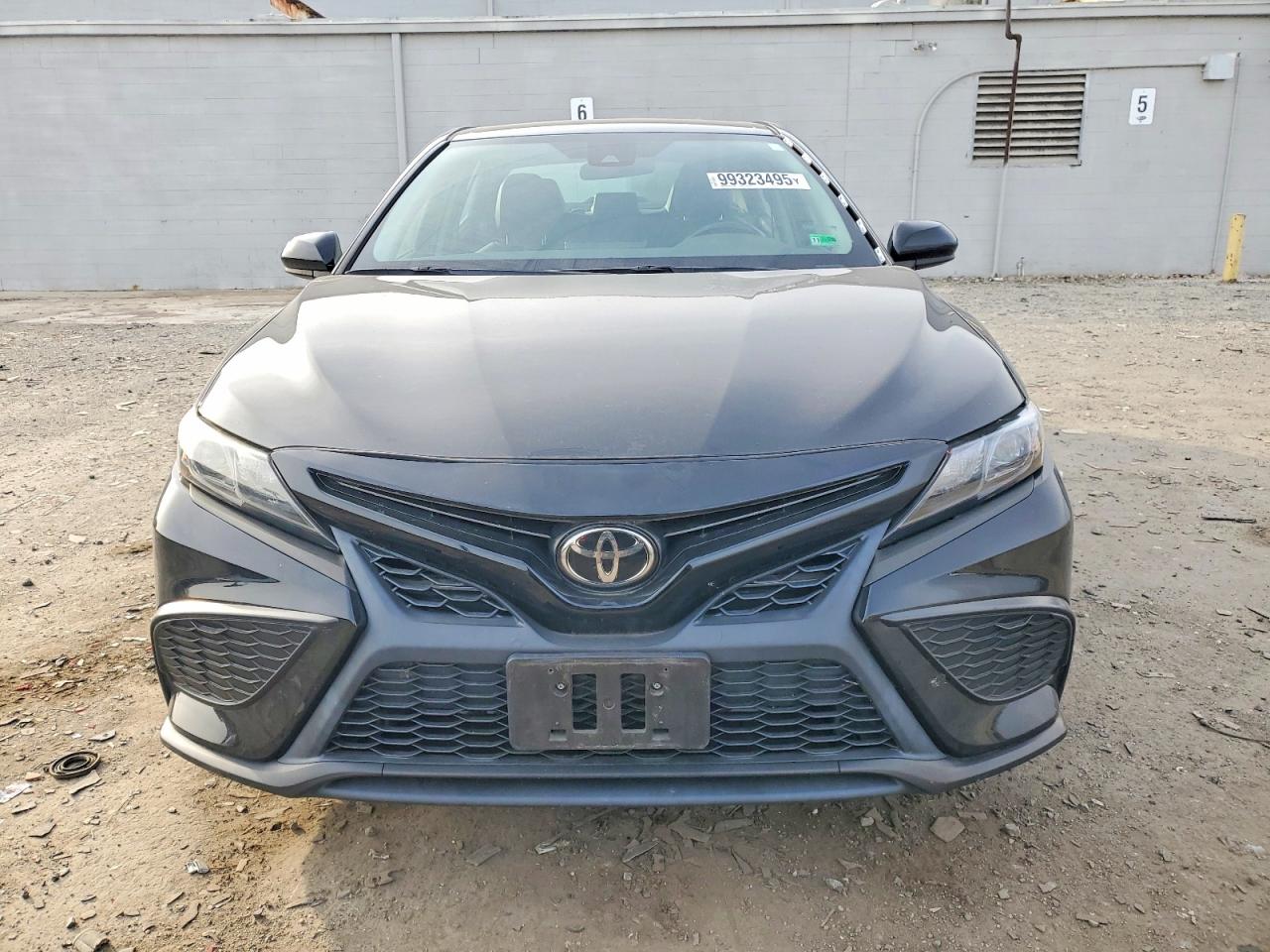 2021 TOYOTA CAMRY SE photo 5