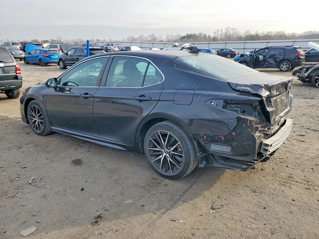 2021 TOYOTA CAMRY SE photo 2