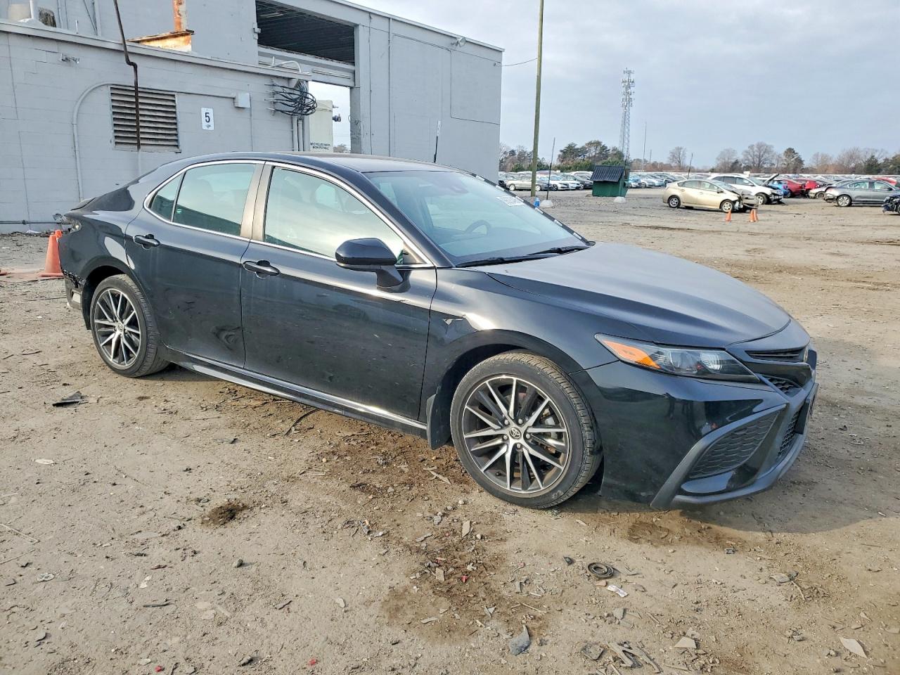 2021 TOYOTA CAMRY SE photo 4