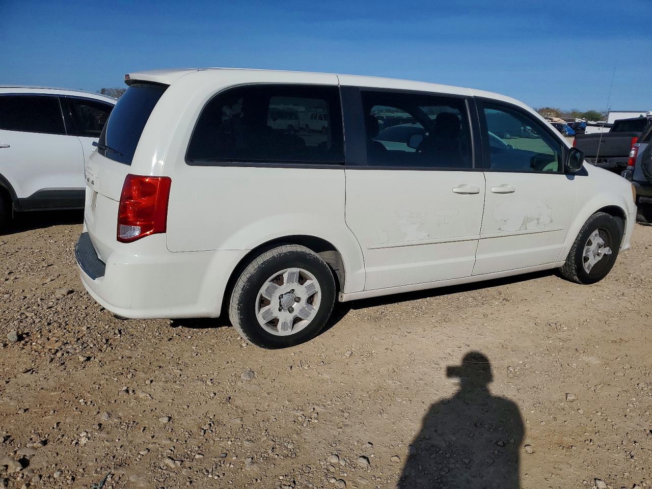 2011 DODGE GRAND CARAVAN EXPRESS photo 3