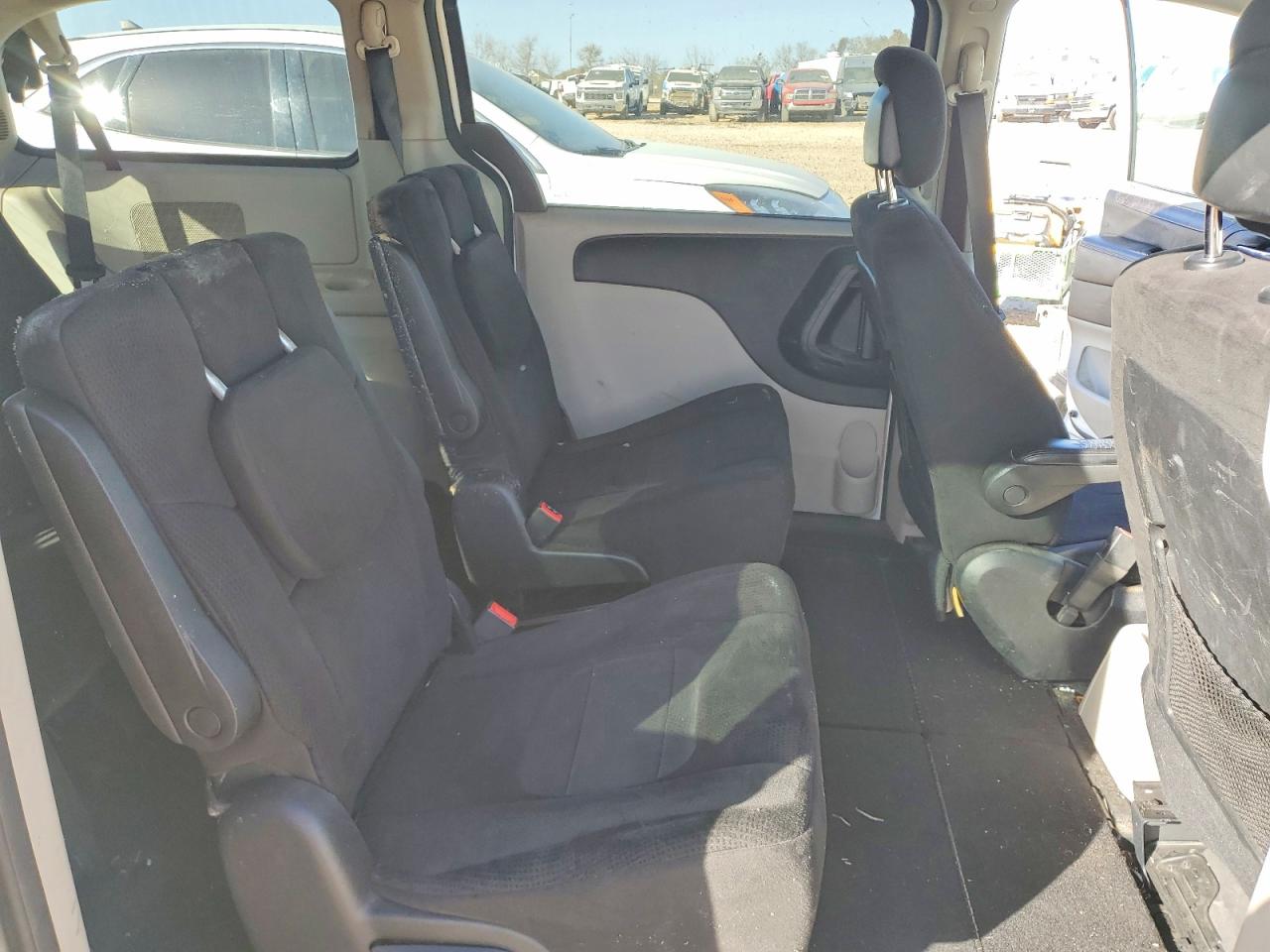 2011 DODGE GRAND CARAVAN EXPRESS photo 11