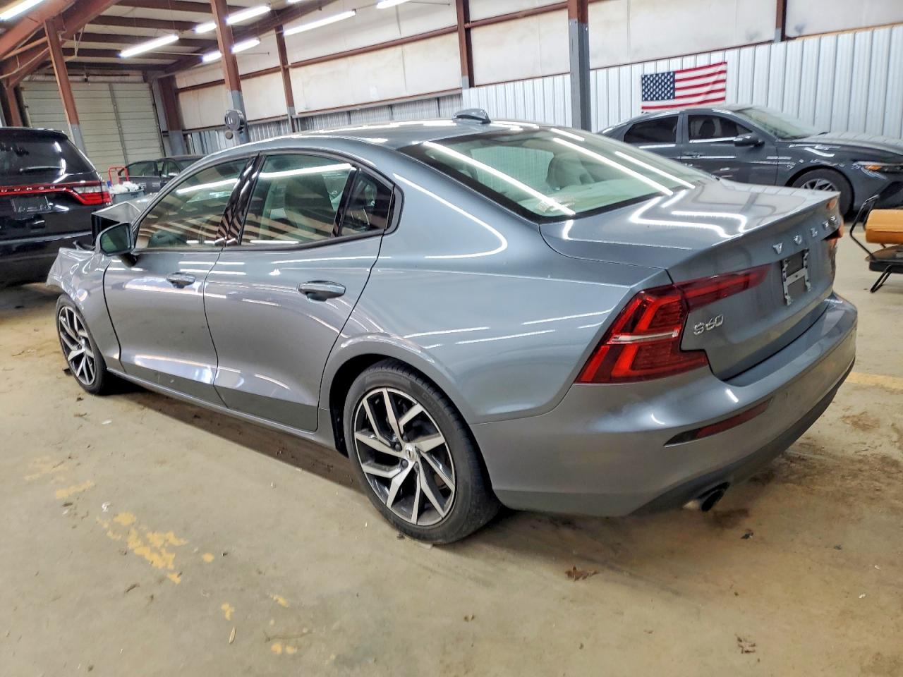 2019 VOLVO S60 T5 MOMENTUM photo 2