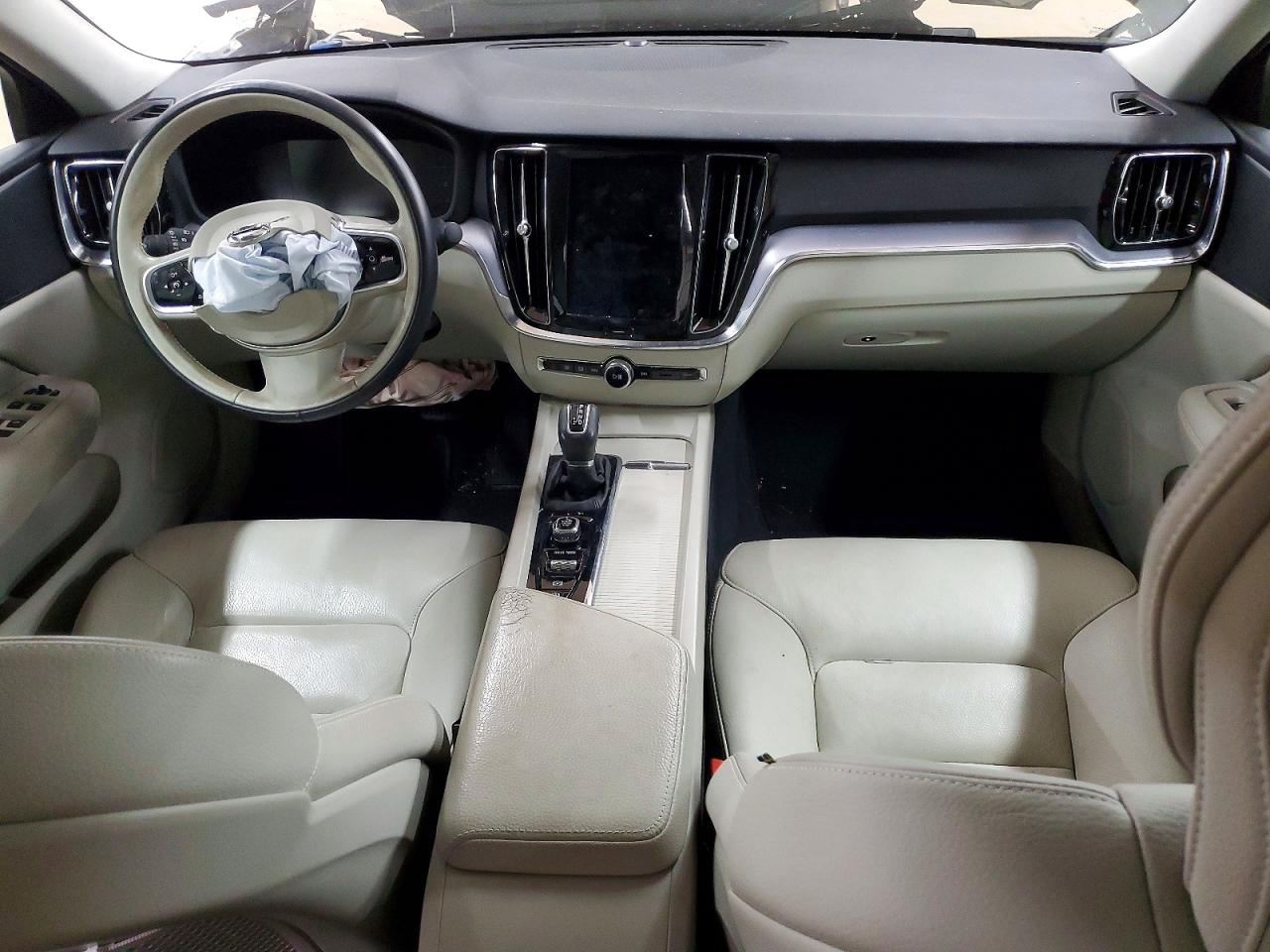 2019 VOLVO S60 T5 MOMENTUM photo 8