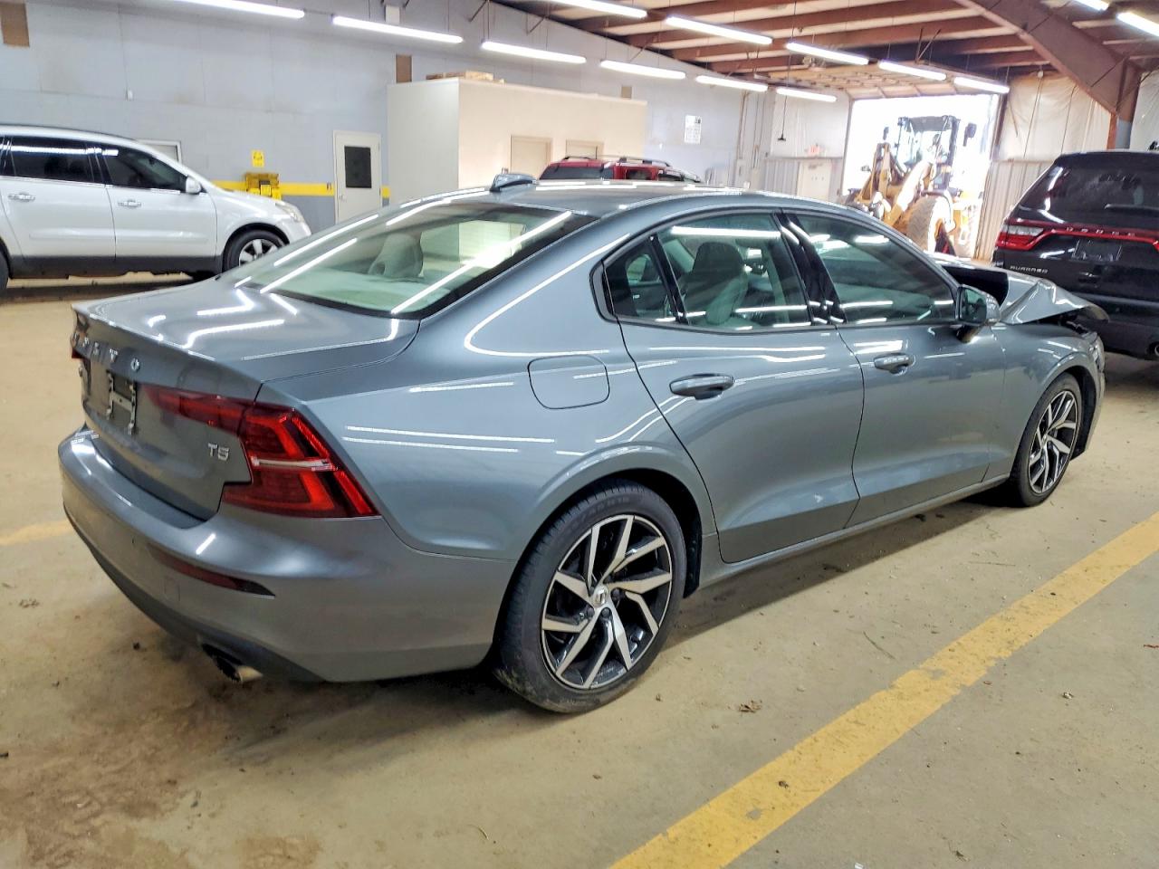 2019 VOLVO S60 T5 MOMENTUM photo 3