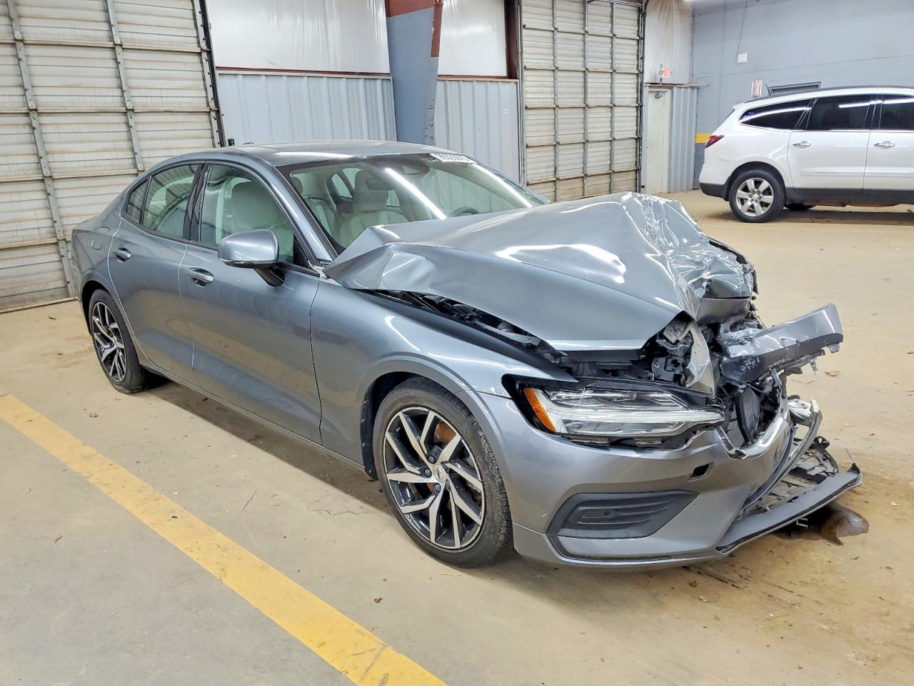2019 VOLVO S60 T5 MOMENTUM photo 4
