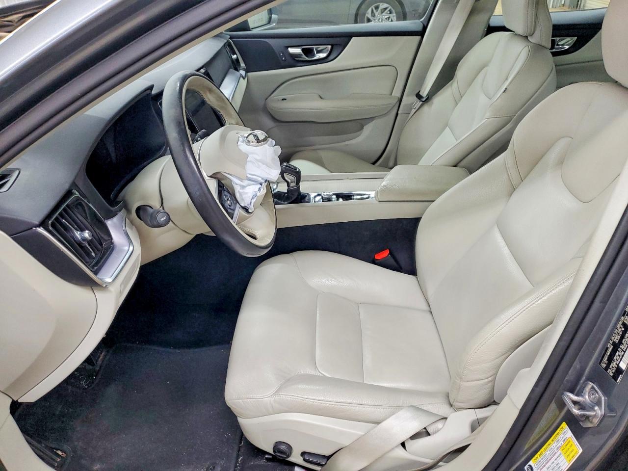 2019 VOLVO S60 T5 MOMENTUM photo 7
