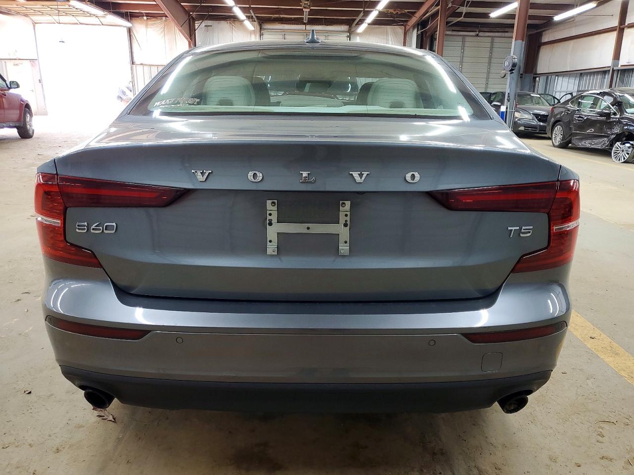 2019 VOLVO S60 T5 MOMENTUM photo 6