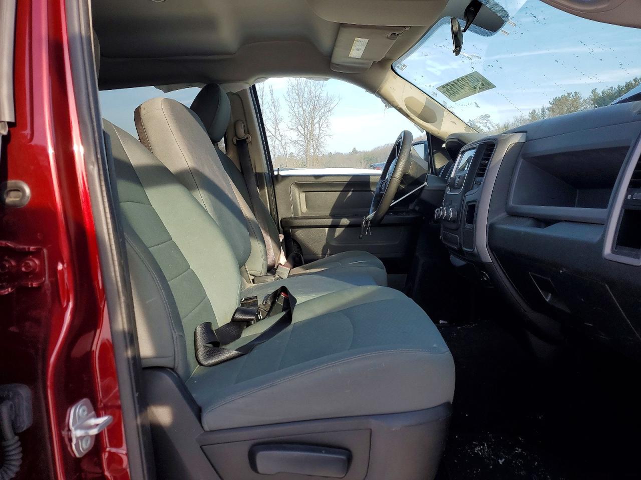 2016 RAM 1500 ST photo 13