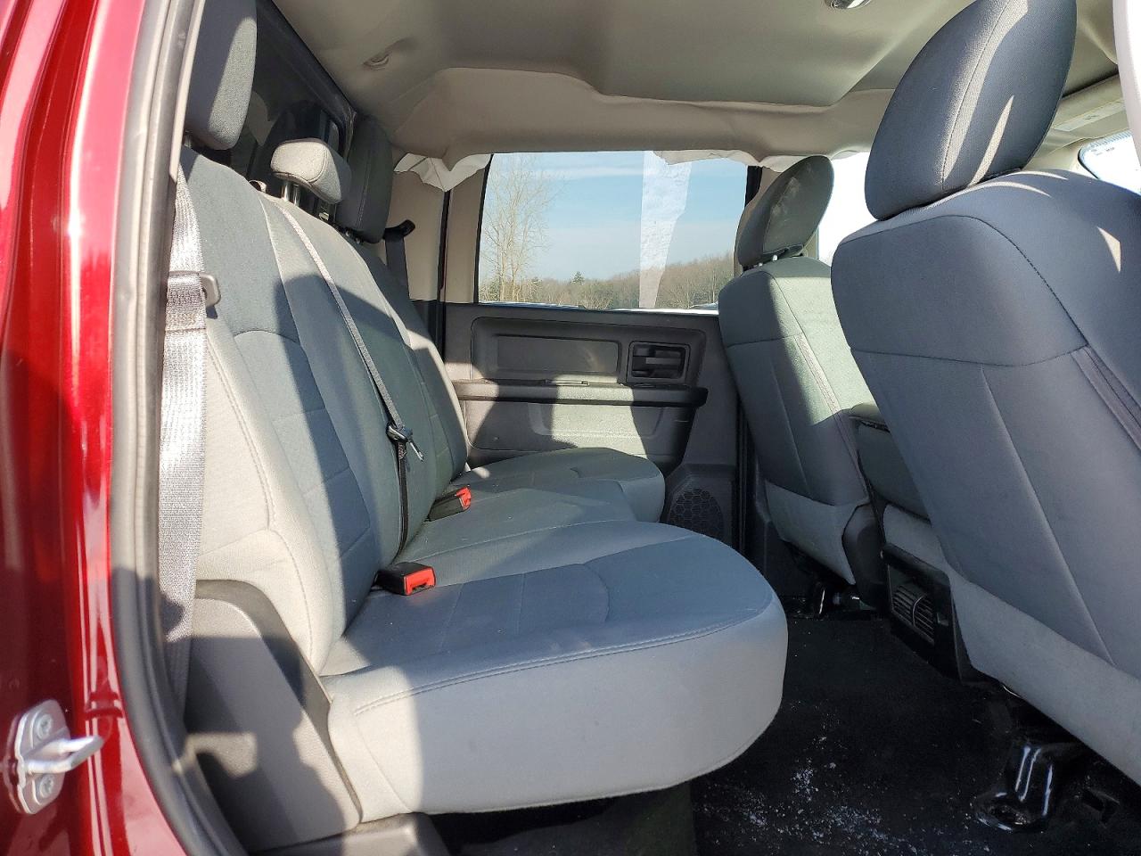 2016 RAM 1500 ST photo 19