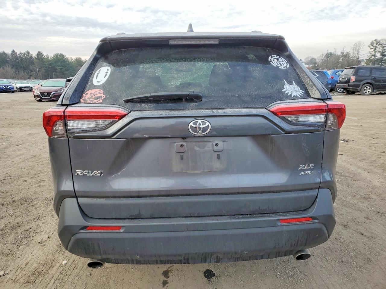 2022 TOYOTA RAV4 XLE photo 6