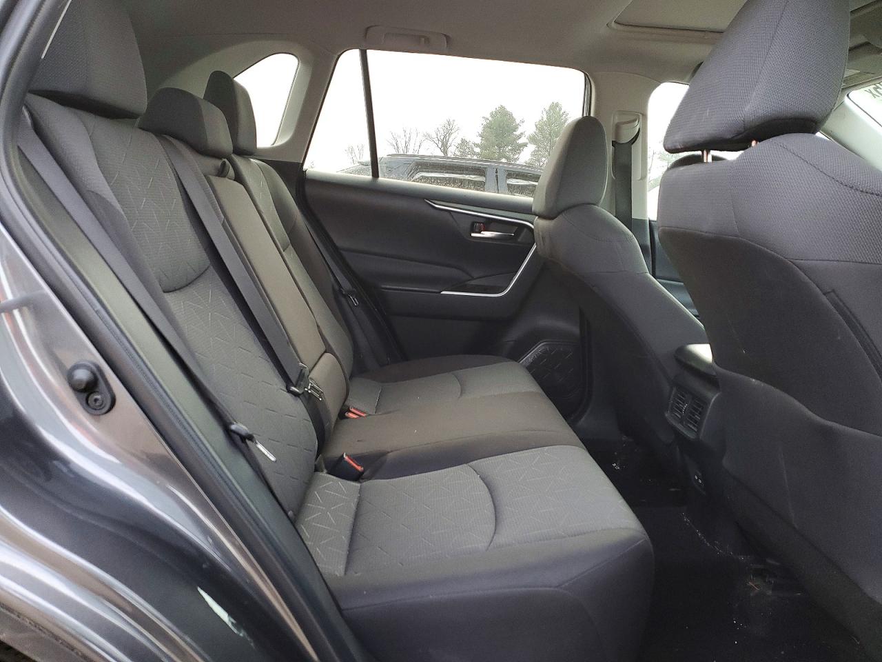 2022 TOYOTA RAV4 XLE photo 10