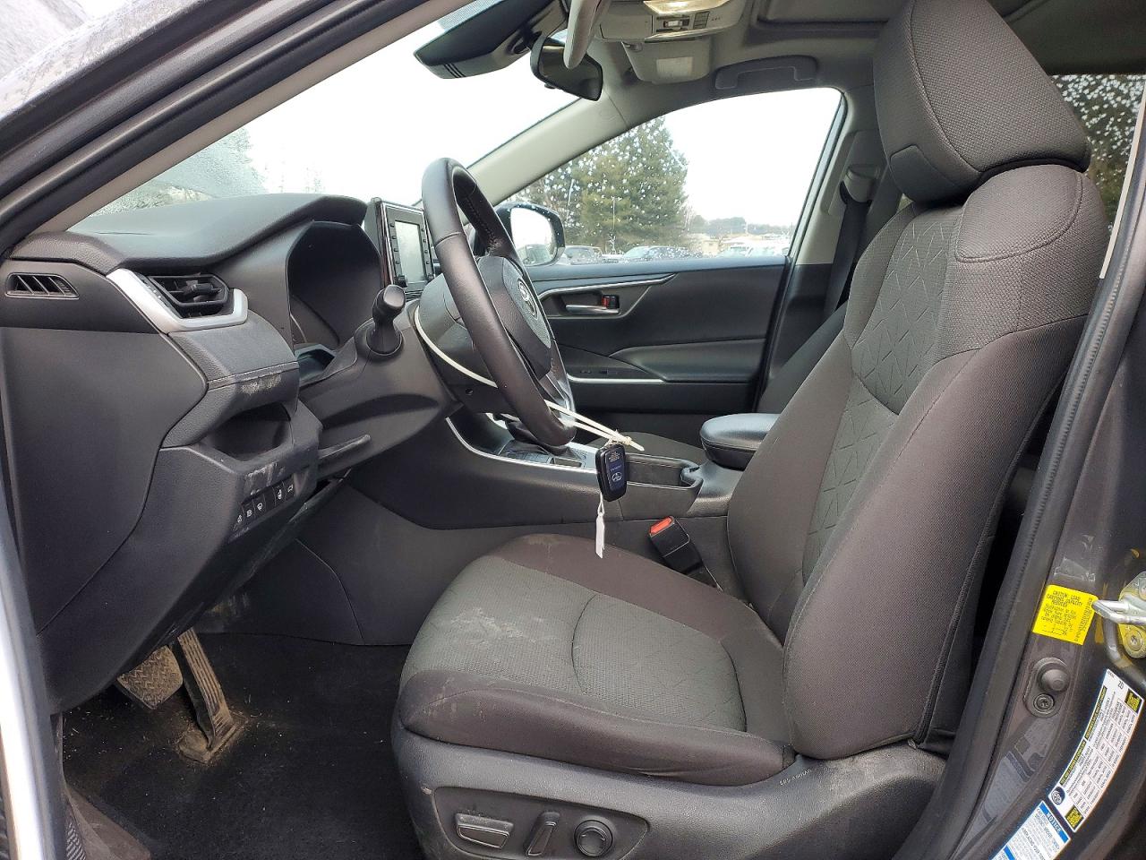 2022 TOYOTA RAV4 XLE photo 7