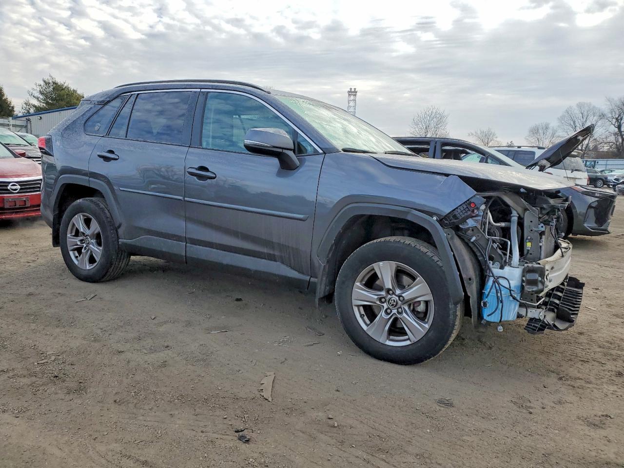 2022 TOYOTA RAV4 XLE photo 4