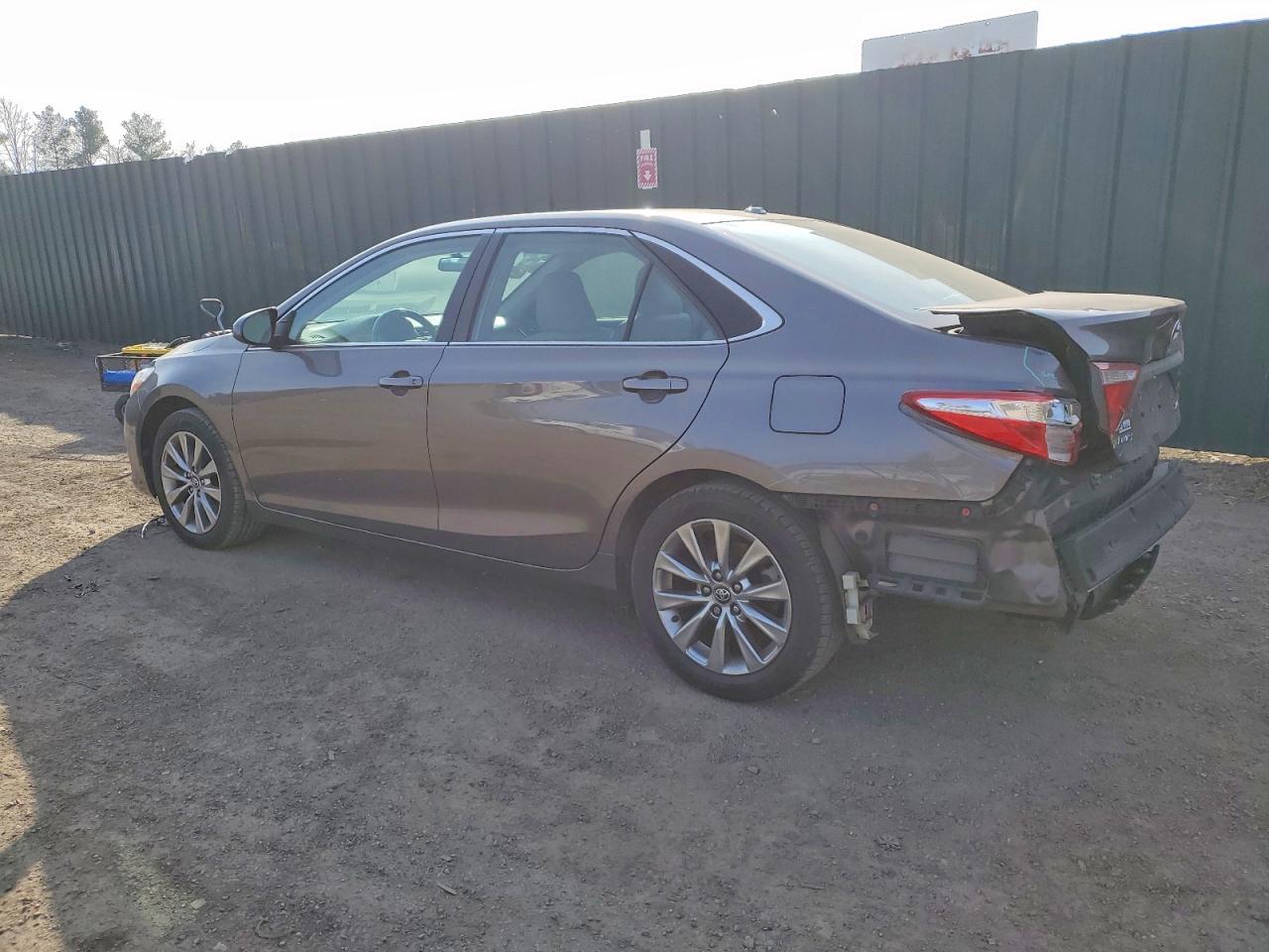 2017 TOYOTA CAMRY LE photo 2