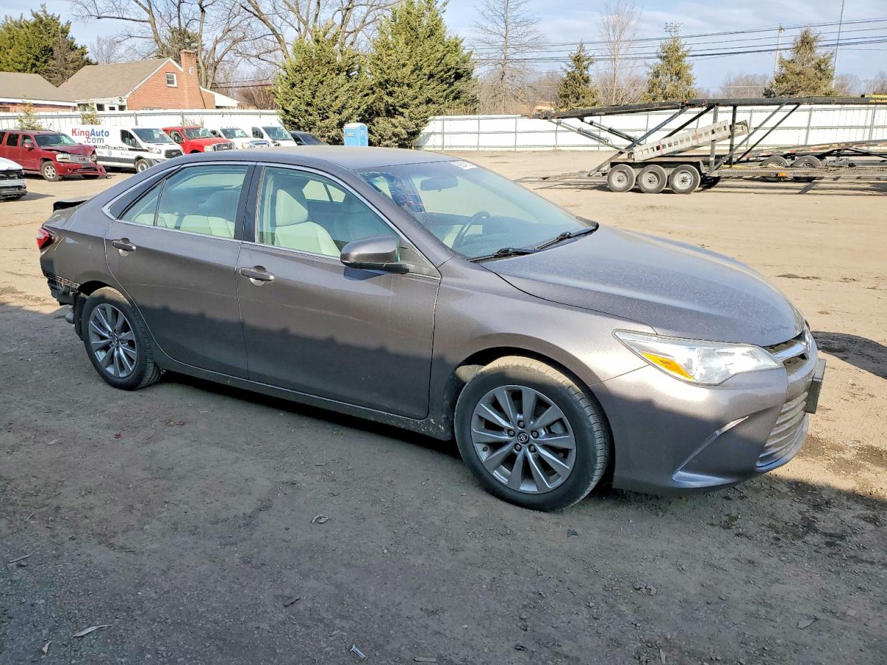 2017 TOYOTA CAMRY LE photo 4