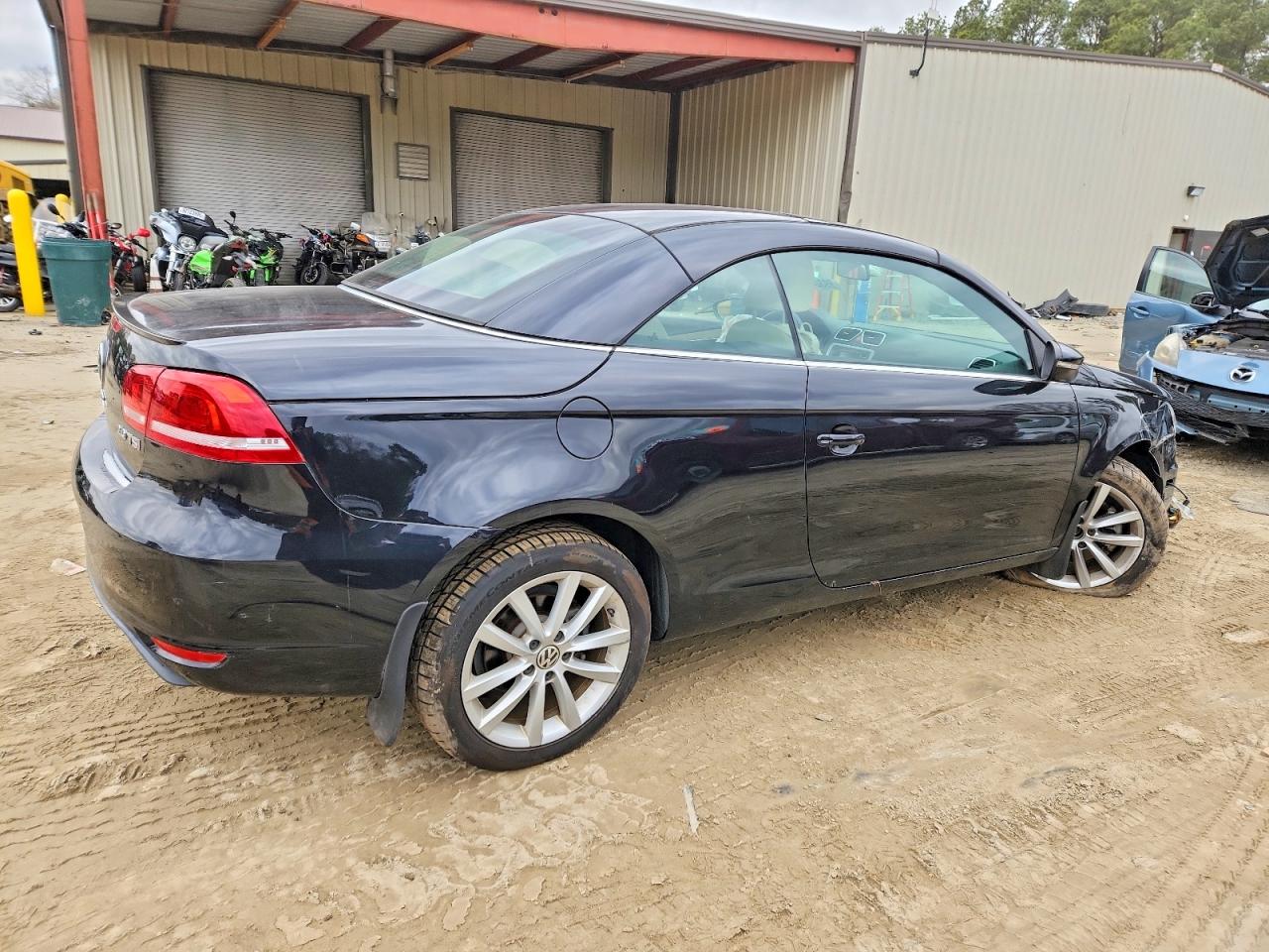 2014 VOLKSWAGEN EOS KOMFORT photo 3