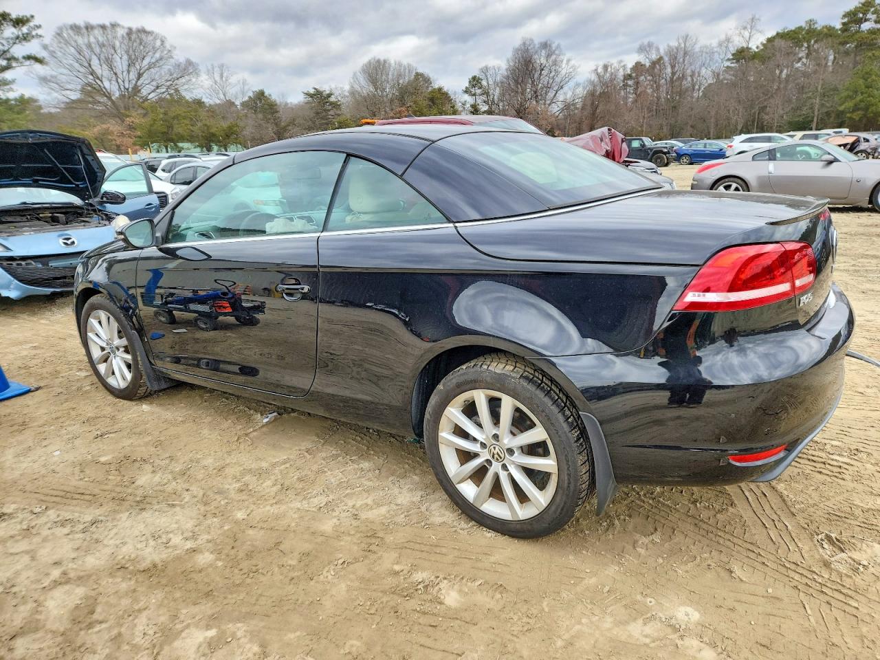 2014 VOLKSWAGEN EOS KOMFORT photo 2