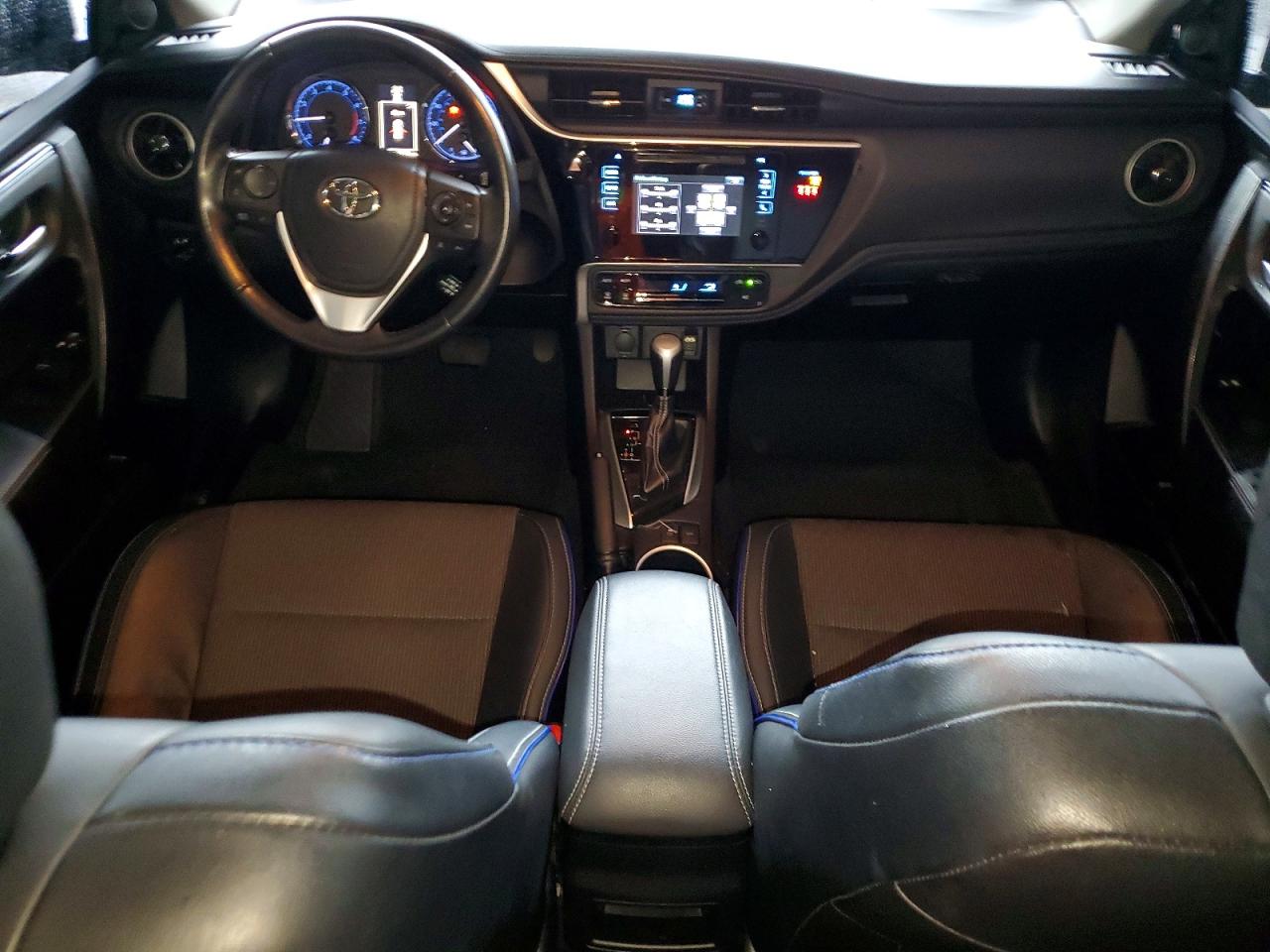 2019 TOYOTA COROLLA L photo 8
