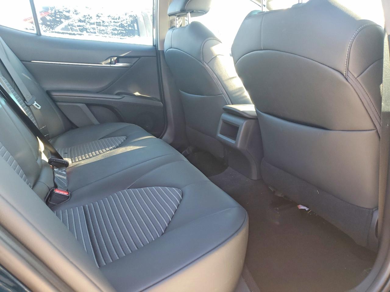 2018 TOYOTA CAMRY L photo 10