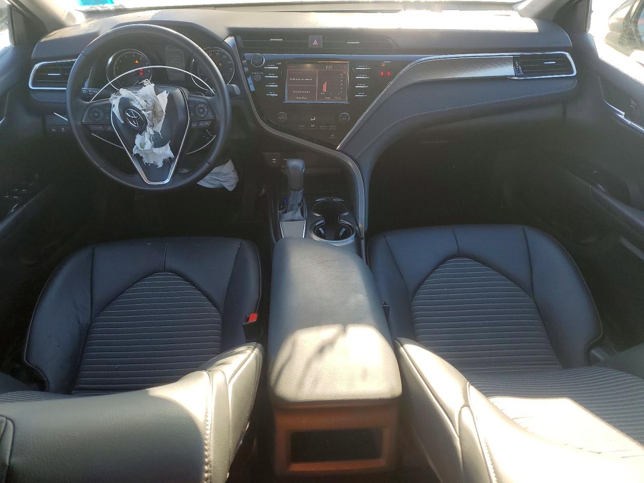 2018 TOYOTA CAMRY L photo 8
