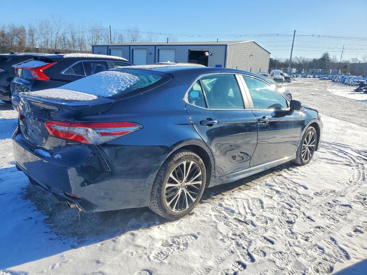 2018 TOYOTA CAMRY L photo 3