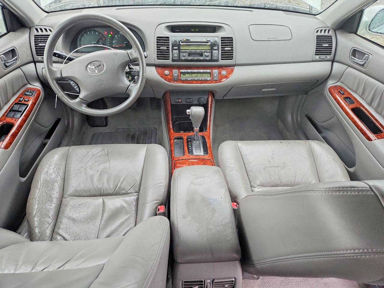 2002 TOYOTA CAMRY LE photo 8