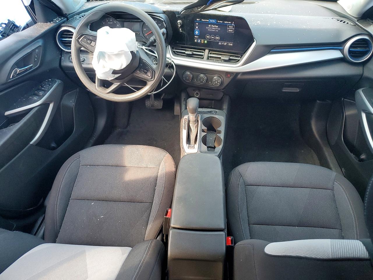 2025 CHEVROLET TRAX LS photo 8
