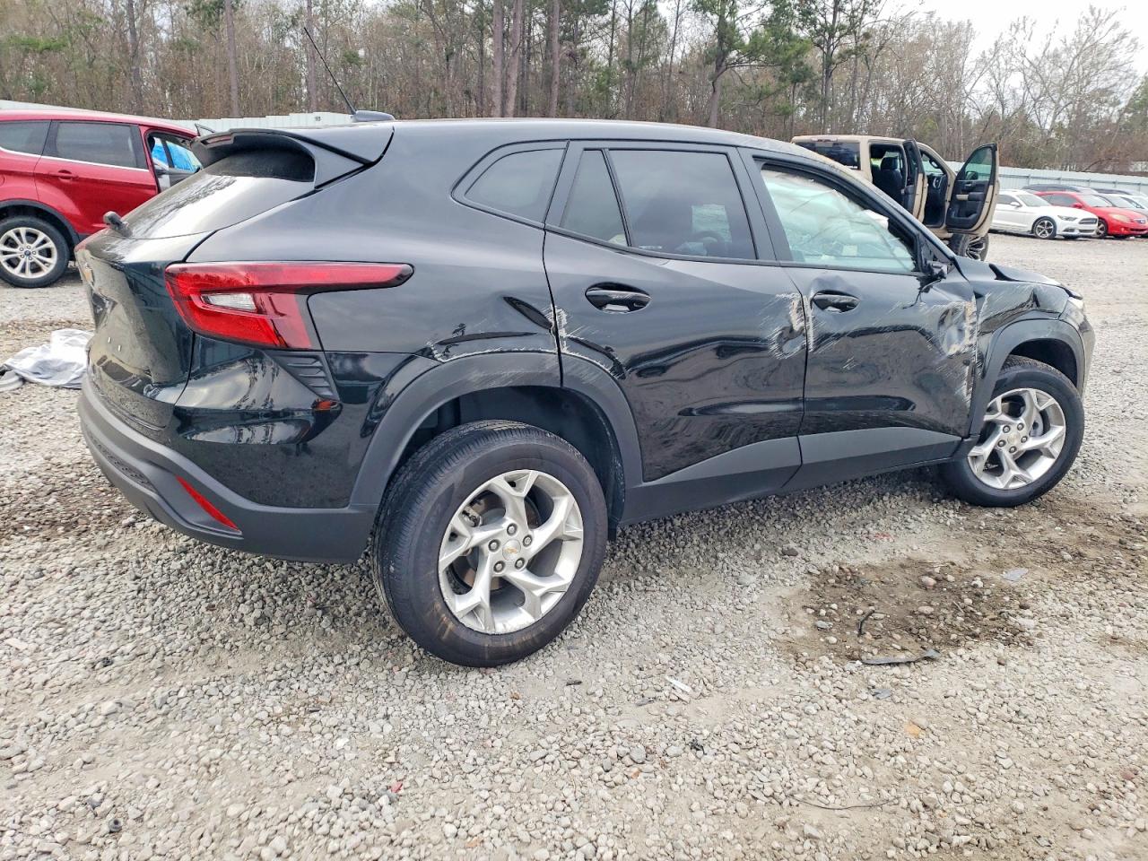 2025 CHEVROLET TRAX LS photo 3