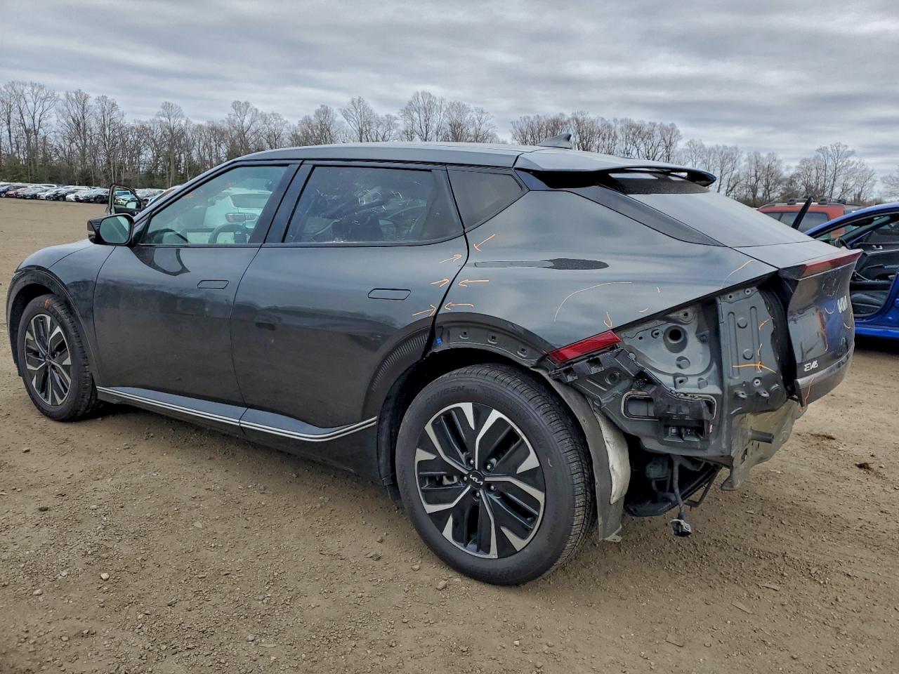 2023 KIA EV6 LIGHT photo 3