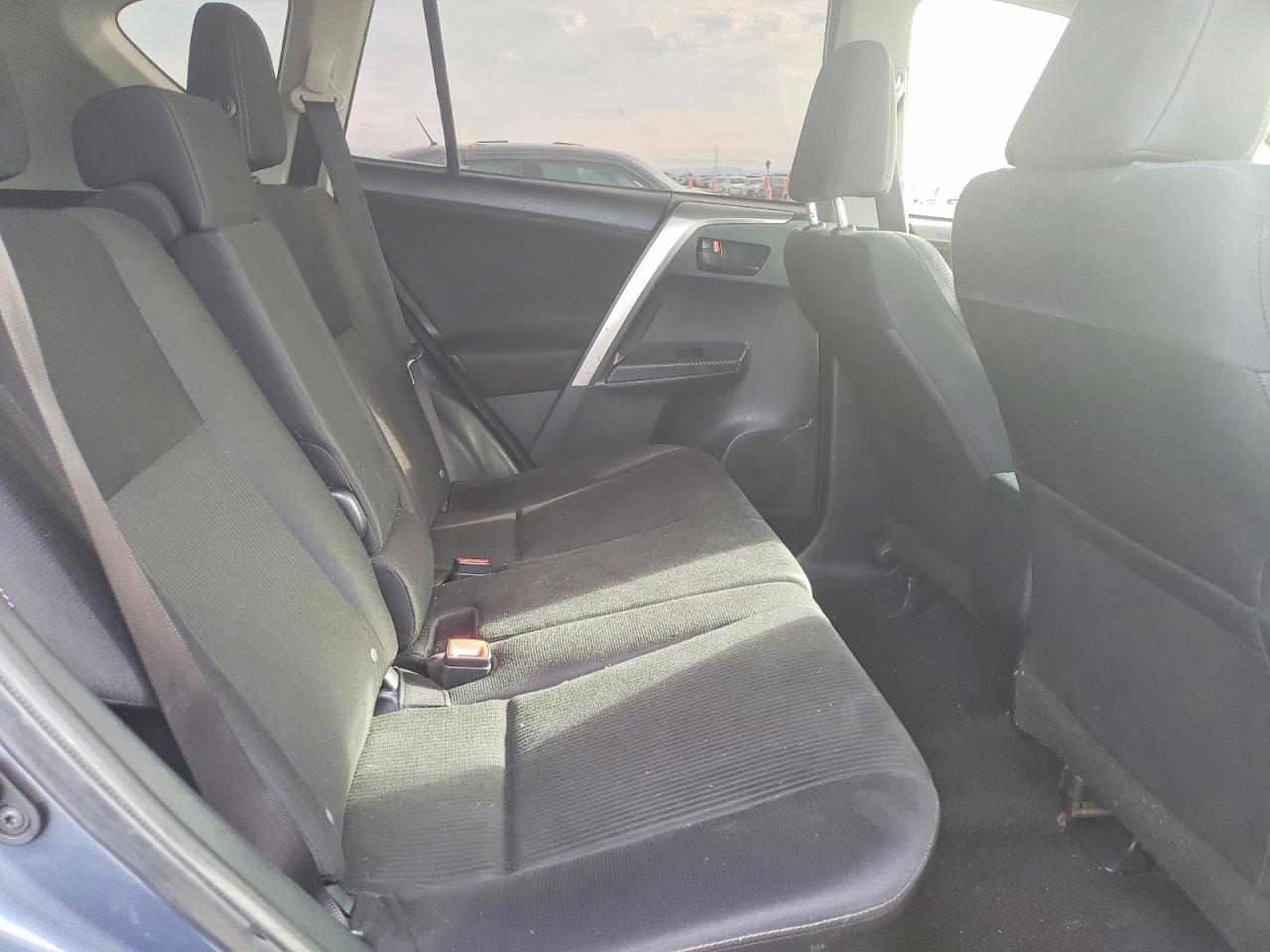 2013 TOYOTA RAV4 XLE photo 26