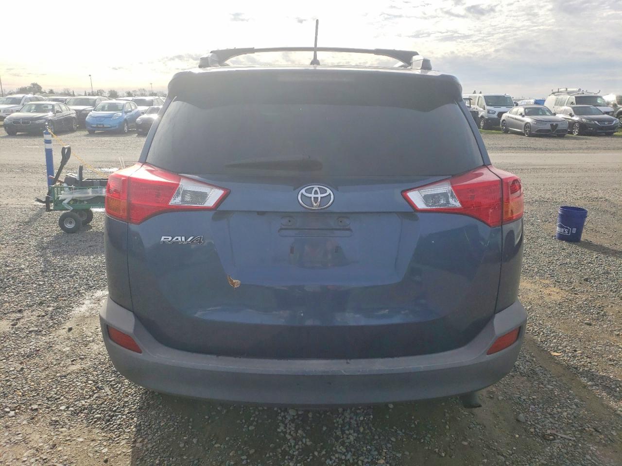 2013 TOYOTA RAV4 XLE photo 11