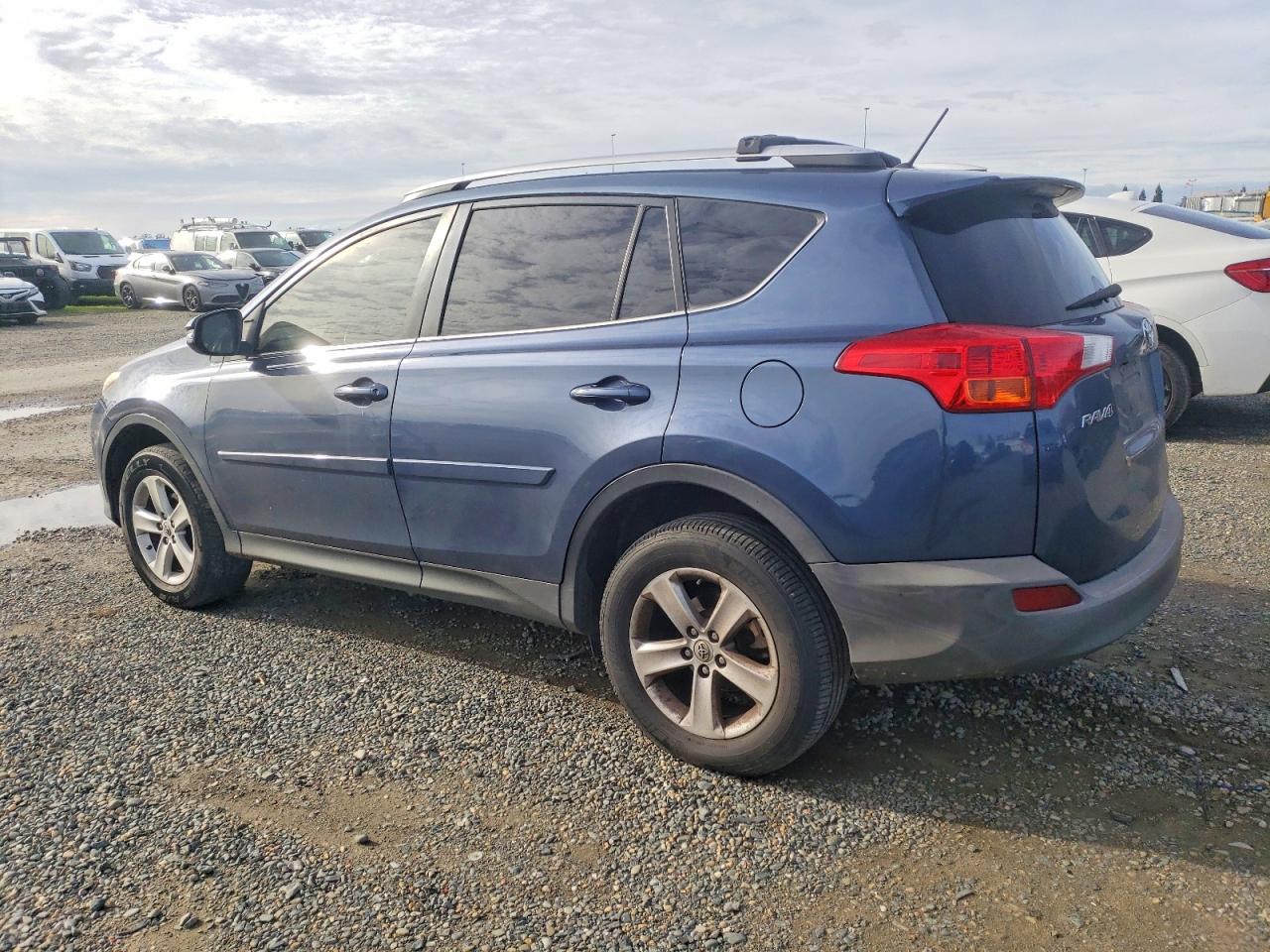 2013 TOYOTA RAV4 XLE photo 3