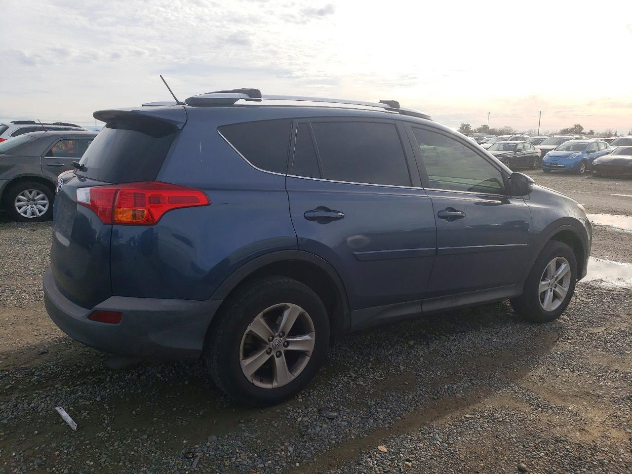 2013 TOYOTA RAV4 XLE photo 5