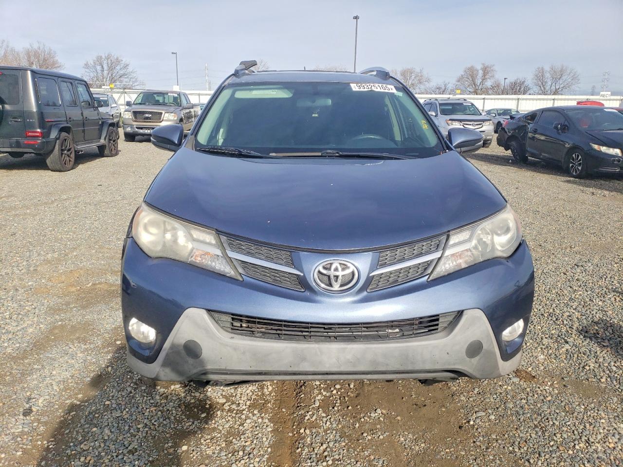 2013 TOYOTA RAV4 XLE photo 9